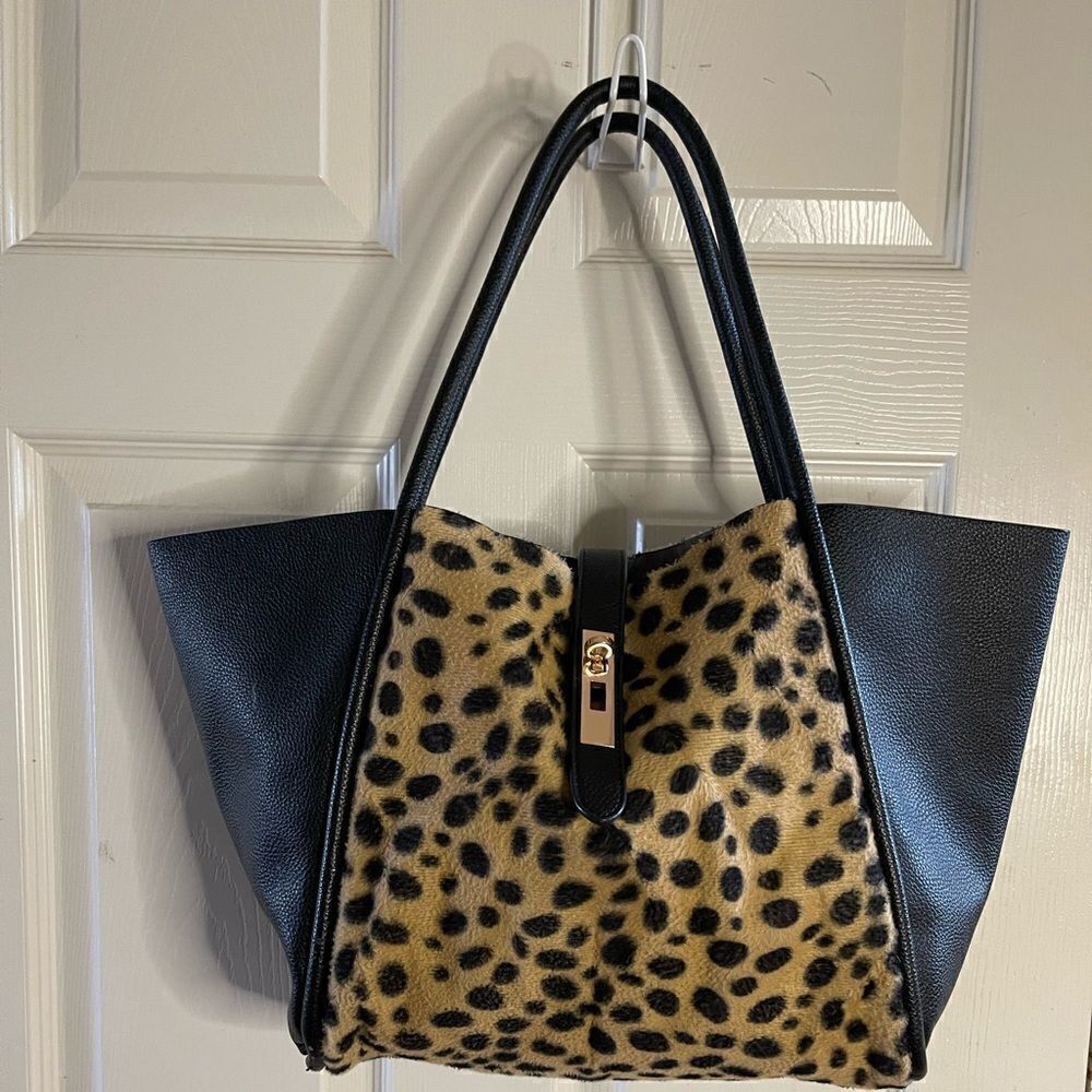 Un billion leopard print and black leather tote bag with gold tone hardwares